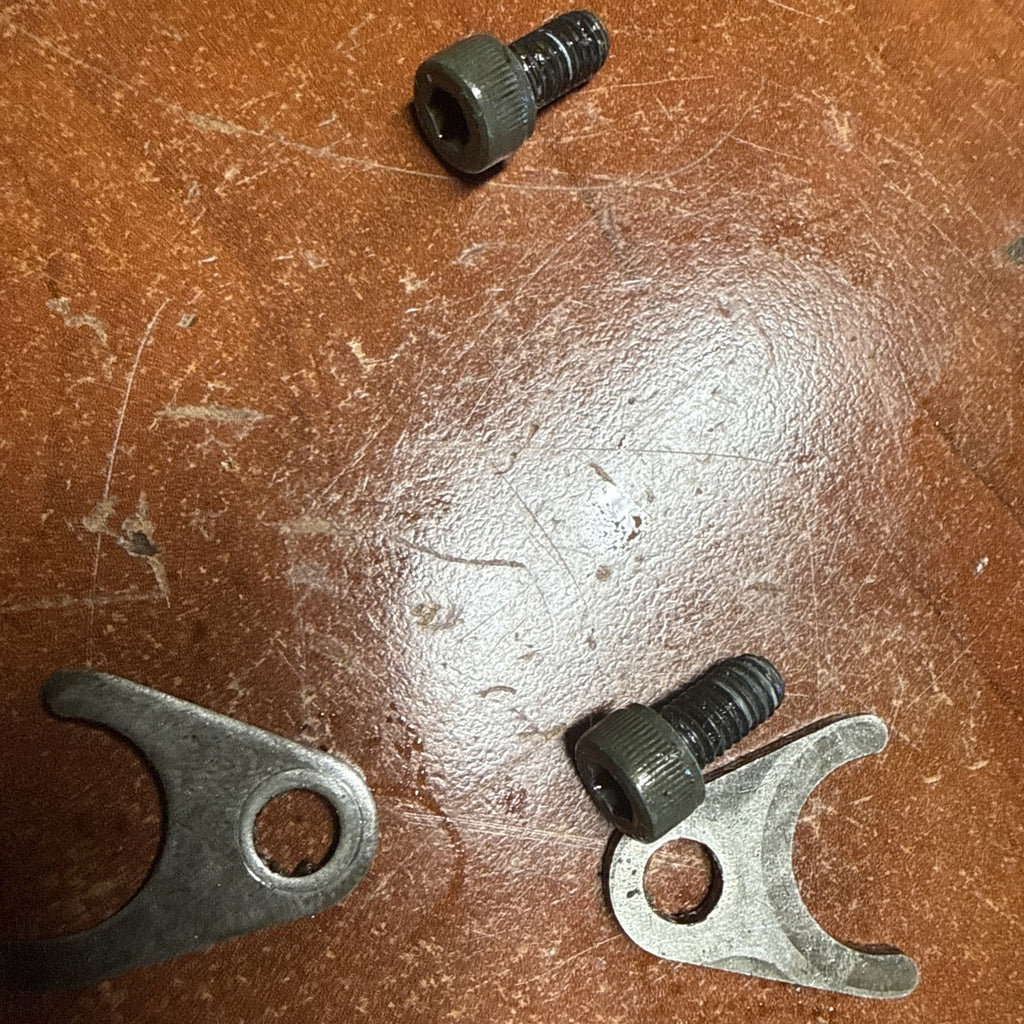 Suzuki Volusia 800 VL800 Crankcase Engine Oil Gallery Pipe Line Clamps Bolts