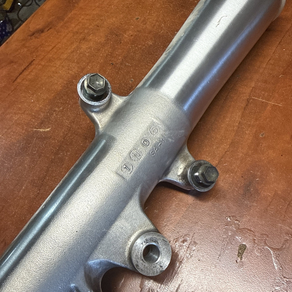 2002 Suzuki Volusia VL800 Right Front Fork Shock Damper Suspension Tube Cap