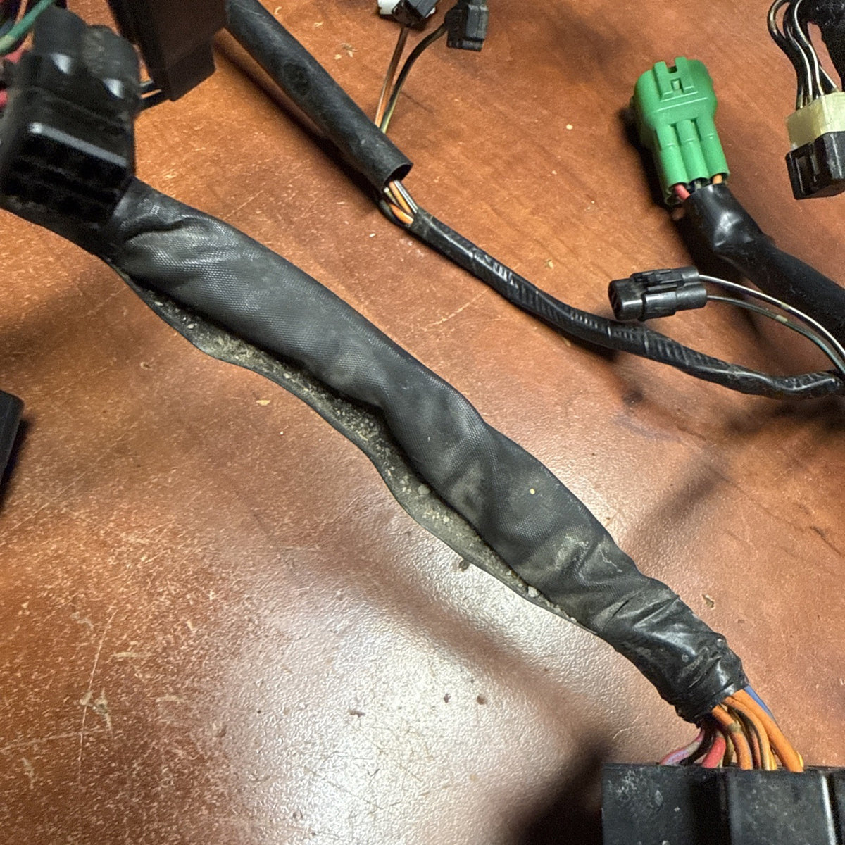 2002 Suzuki Volusia VL800 Main Engine Wiring Harness Loom Fuse Box Relay OEM