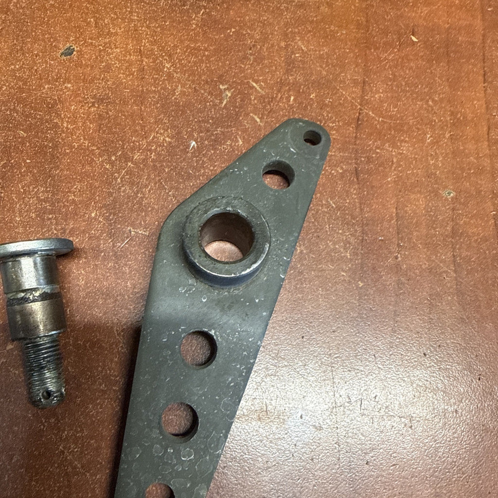 2002 Suzuki Volusia VL800 Right Foot Brake Pedal Shaft Actuator Arm Bolt OEM