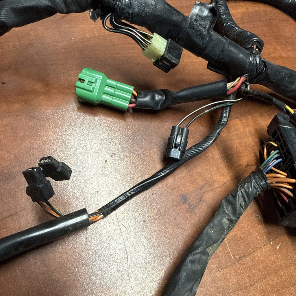 2002 Suzuki Volusia VL800 Main Engine Wiring Harness Loom Fuse Box Relay OEM