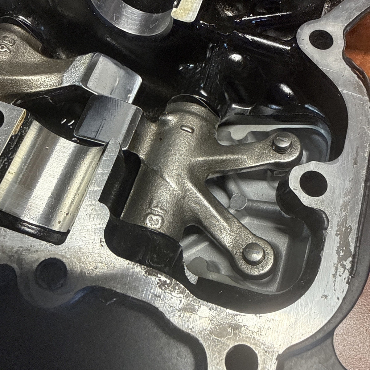 Suzuki Volusia VL800 Rear Cylinder Head Top Cover Valve Rocker Arms Protection
