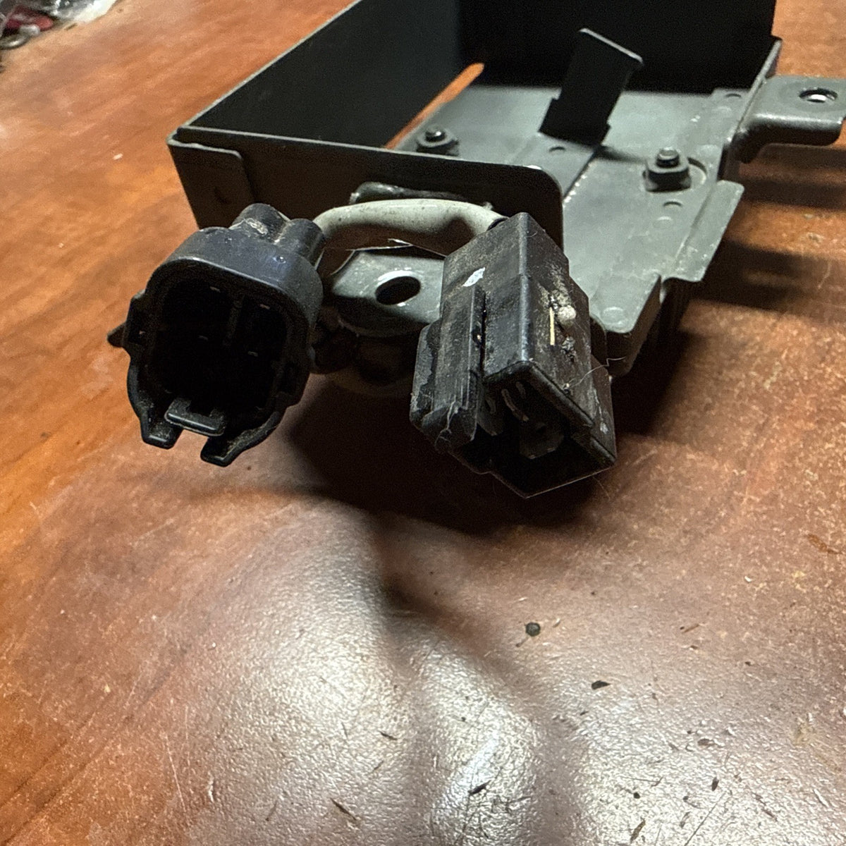2002 Suzuki Volusia VL800 Voltage Regulator Rectifier Holder Tray Bracket OEM