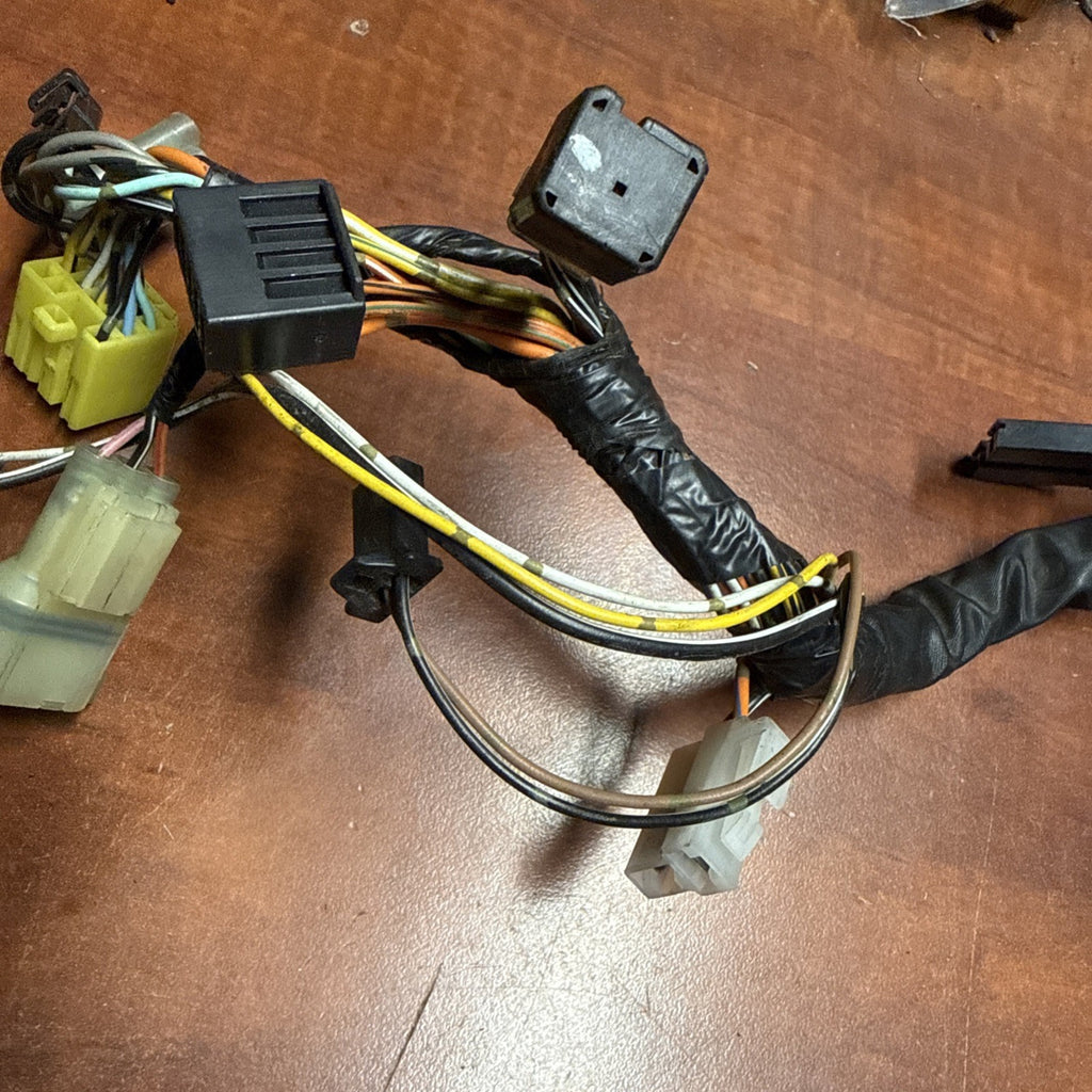 2002 Suzuki Volusia VL800 Main Engine Wiring Harness Loom Fuse Box Relay OEM