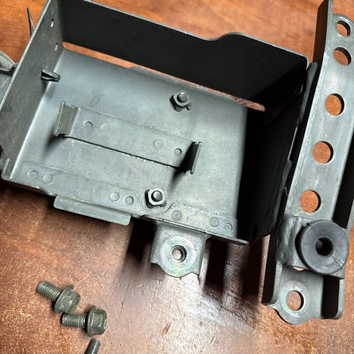 2002 Suzuki Volusia VL800 Voltage Regulator Rectifier Holder Tray Bracket OEM