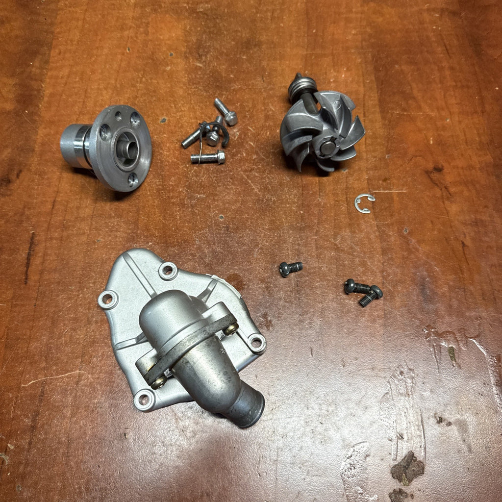 Suzuki Volusia 800 VL800 Engine Coolant Water Pump Housing Impeller Cap Bolts