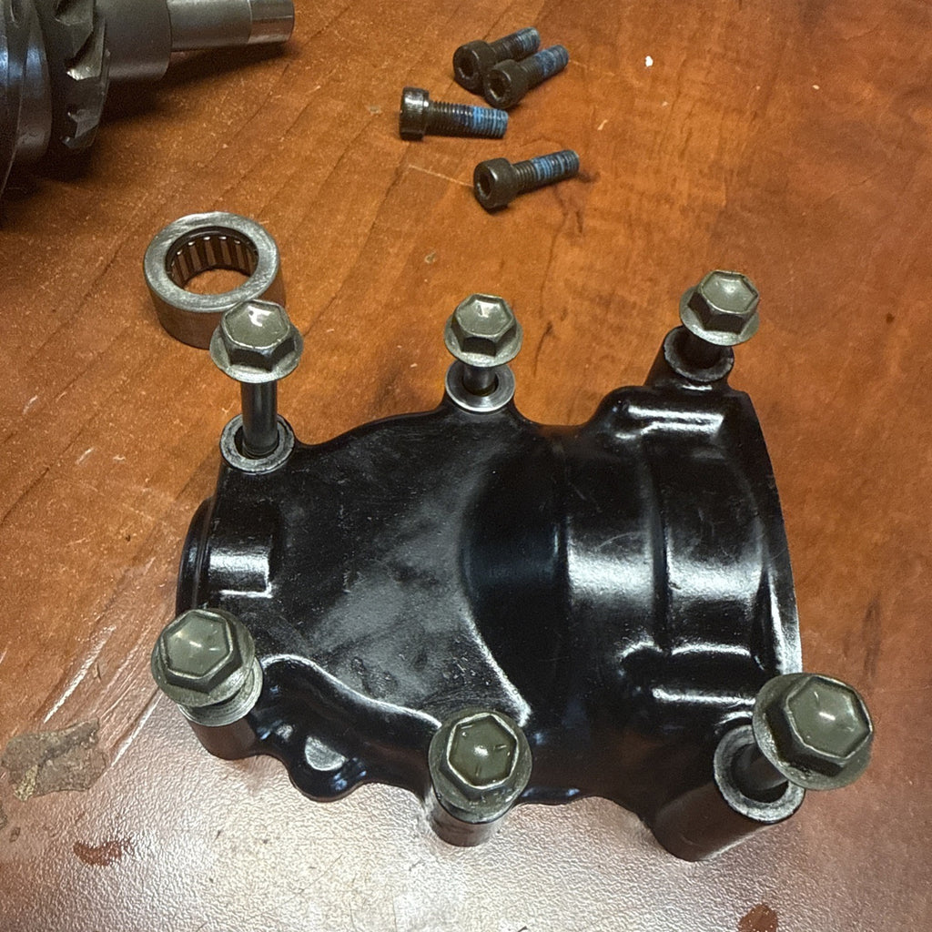 Suzuki Volusia 800 VL800 Secondary Drive Bevel Gear Housing Cap Coupler Bolts