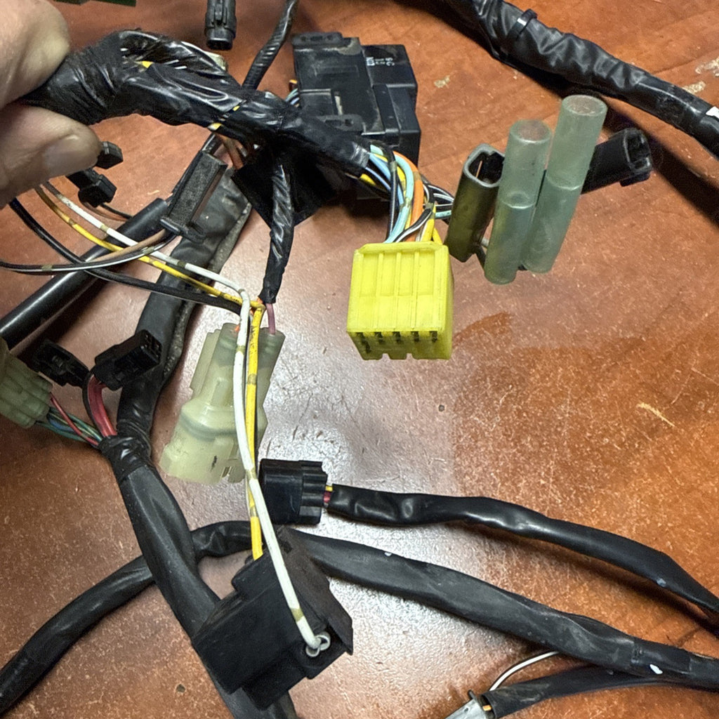 2002 Suzuki Volusia VL800 Main Engine Wiring Harness Loom Fuse Box Relay OEM