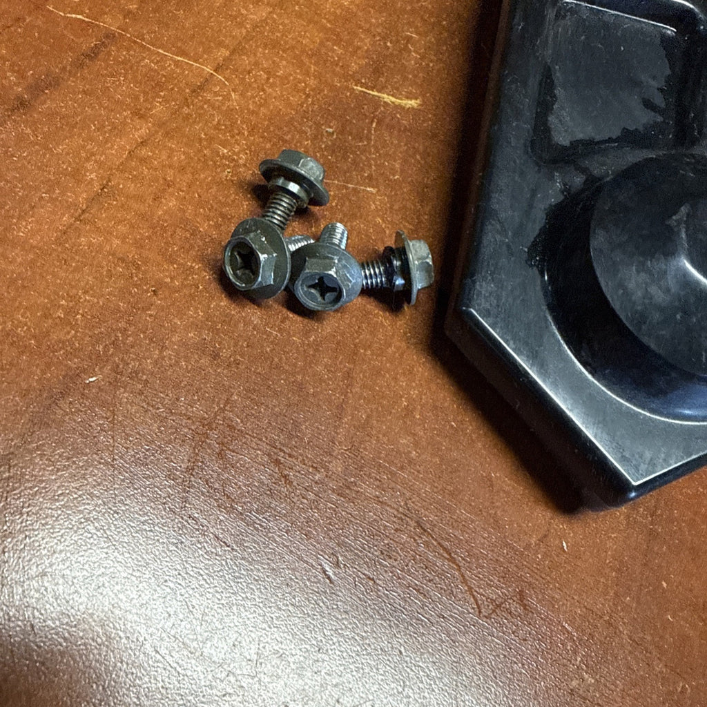 2002 Suzuki Volusia VL800 Rear Left Swinging Drive Arm Axle Plastic Cover Bolts