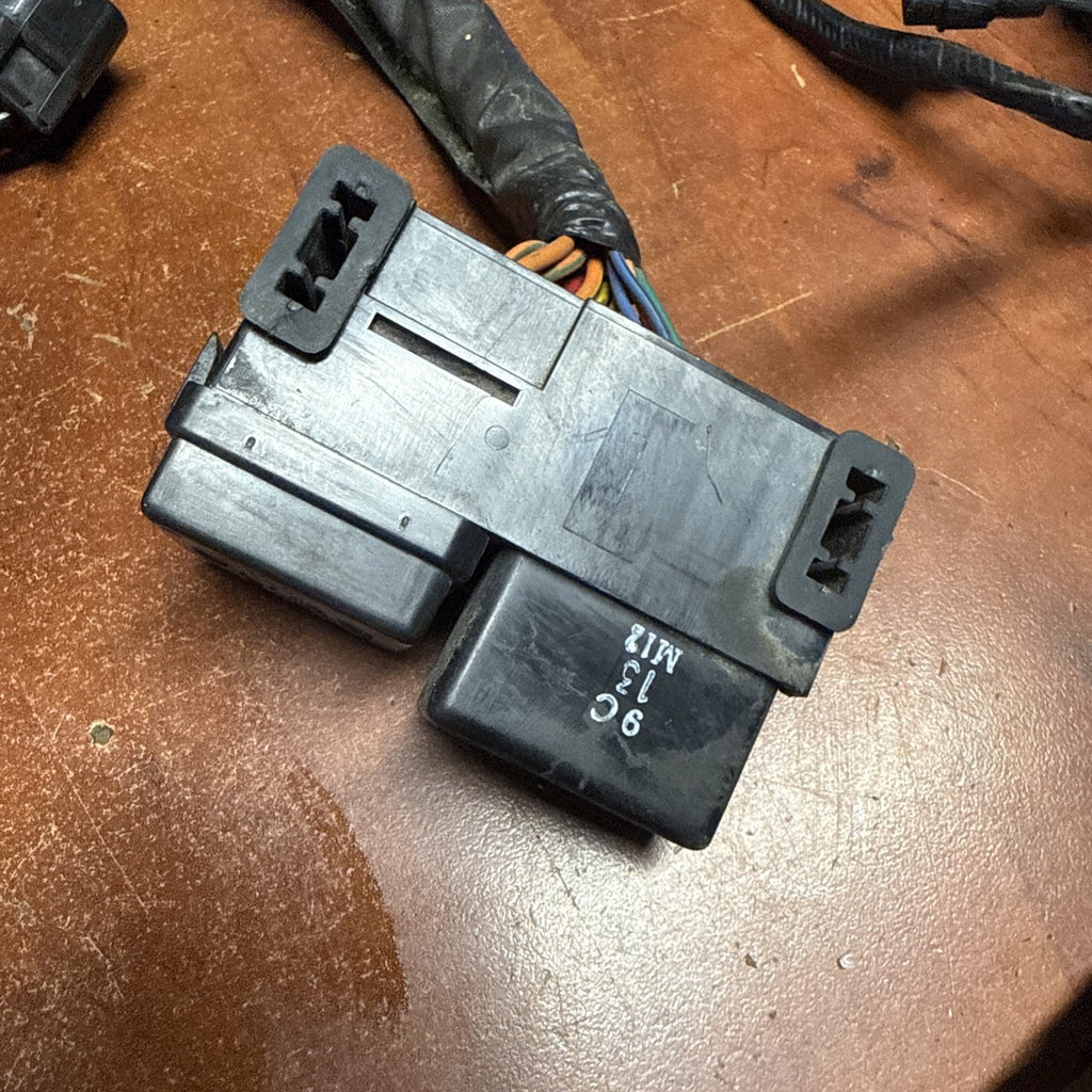 2002 Suzuki Volusia VL800 Main Engine Wiring Harness Loom Fuse Box Relay OEM