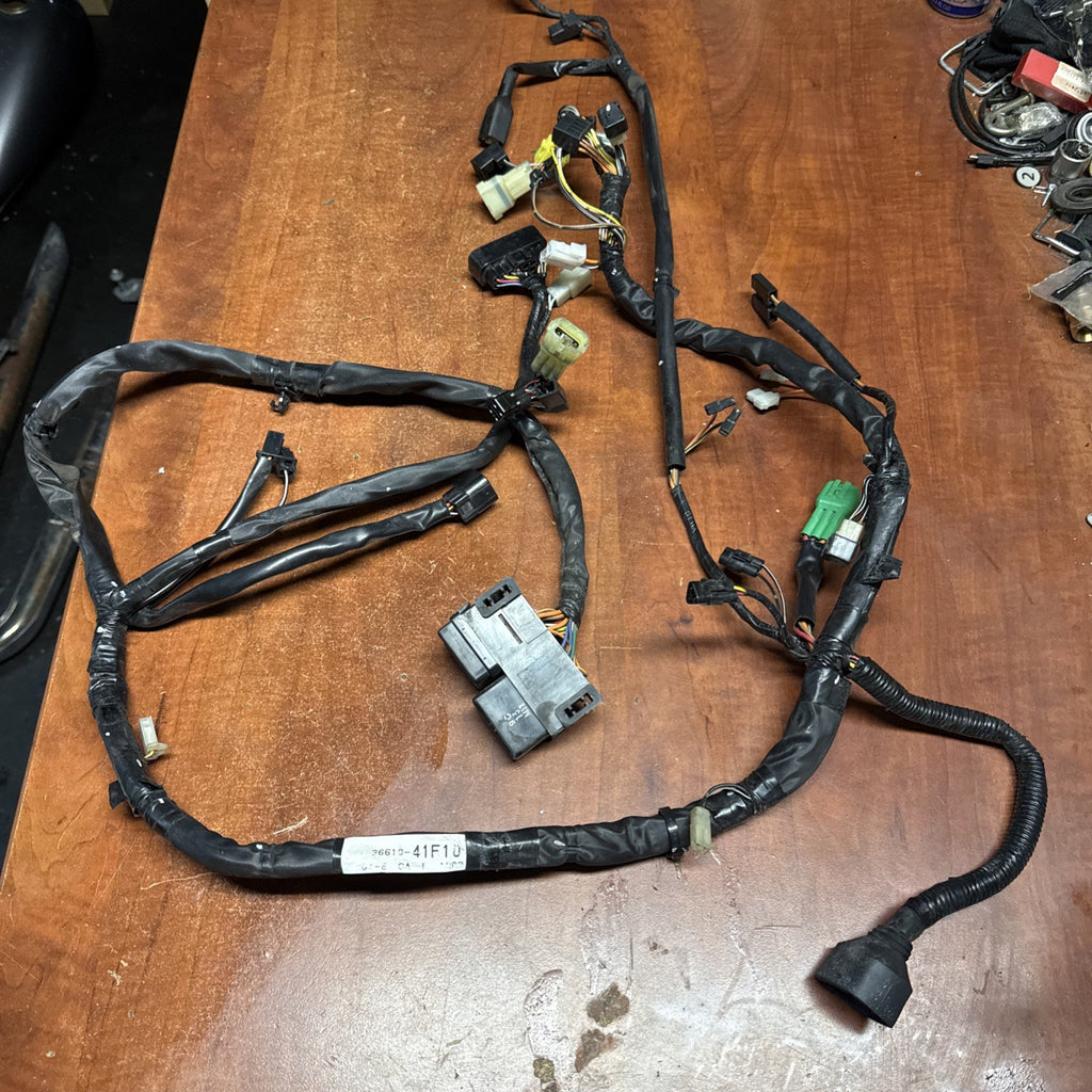 2002 Suzuki Volusia VL800 Main Engine Wiring Harness Loom Fuse Box Relay OEM