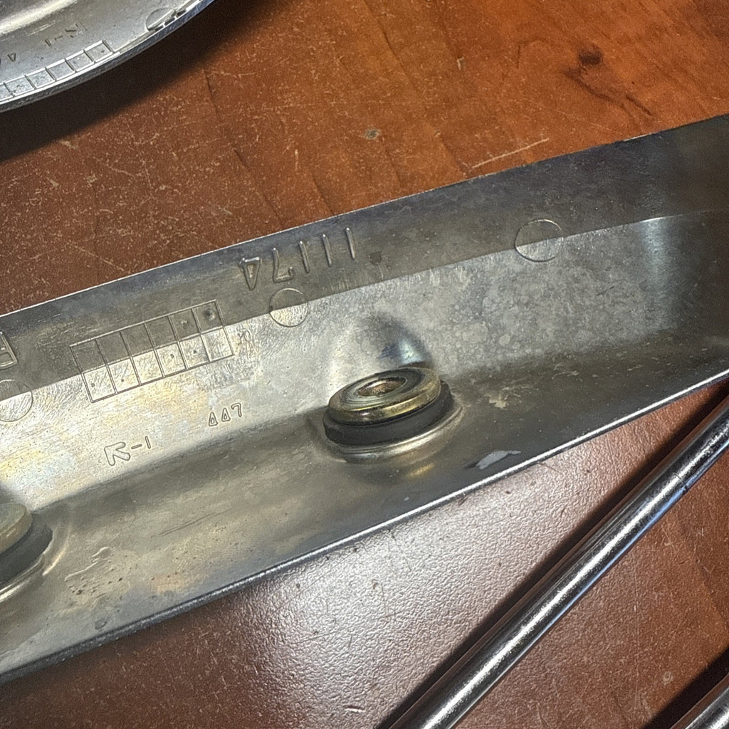 Suzuki Volusia 800 VL800 Rear Cylinder Head Left Right Chrome Cover Caps Bolts