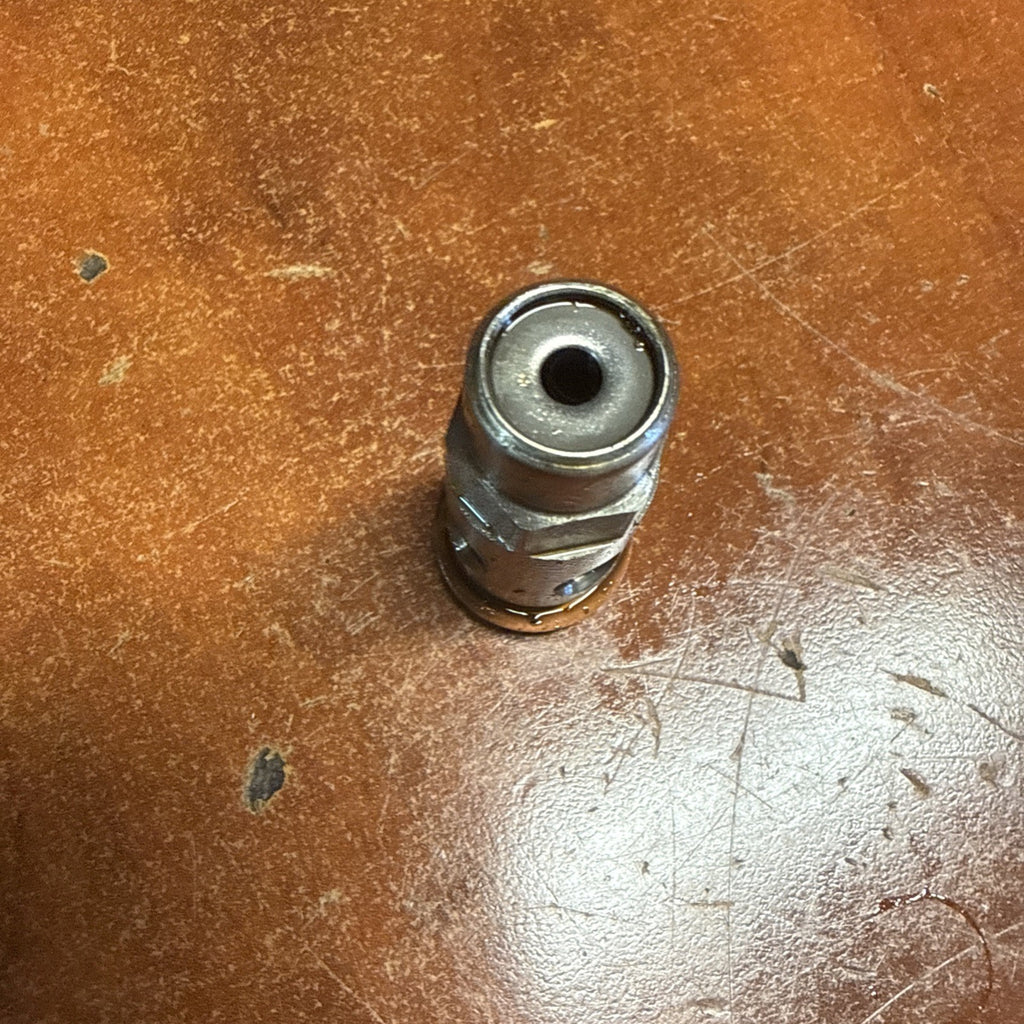 Suzuki Volusia 800 VL800 Engine Oil Filter Connector Mount Union Bolt Gasket