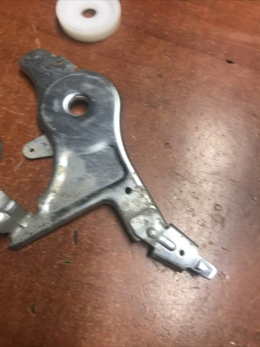 Use OEM Parts 698038 LEVER CONTROL Briggs and Stratton 12D133-0133-E8 Ariens
