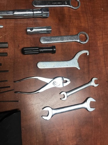 2002 Suzuki Volusia VL800 Complete Emergency Pouch Tool Kit Set OEM